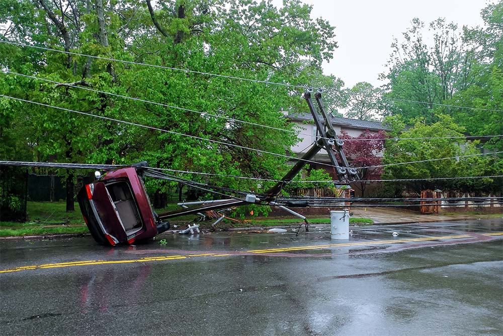 car accident involving power lines